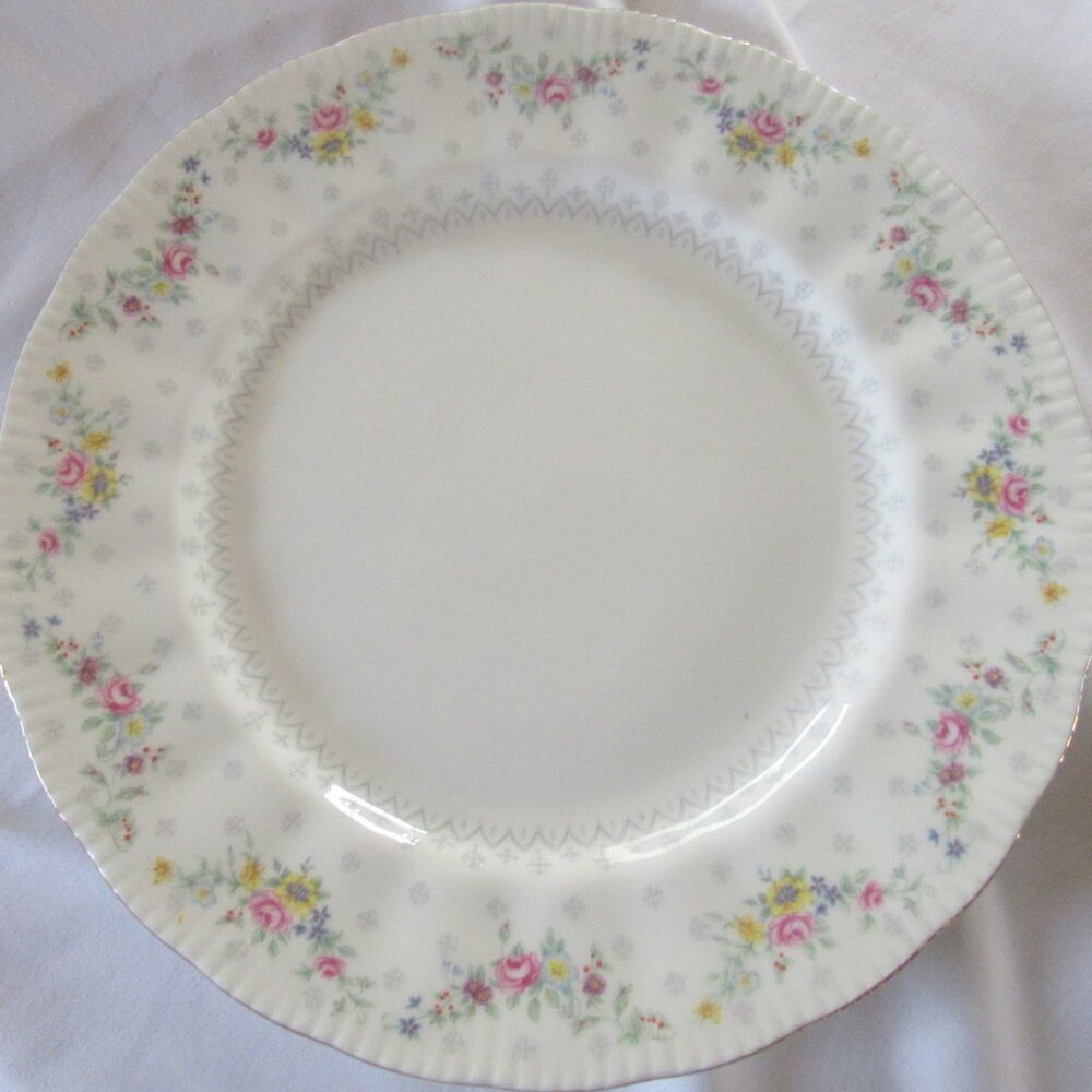 Paragon Spring Garland 10.25" Dinner Plate, Fluted Rim, Gold Gilt Trim, A 1111